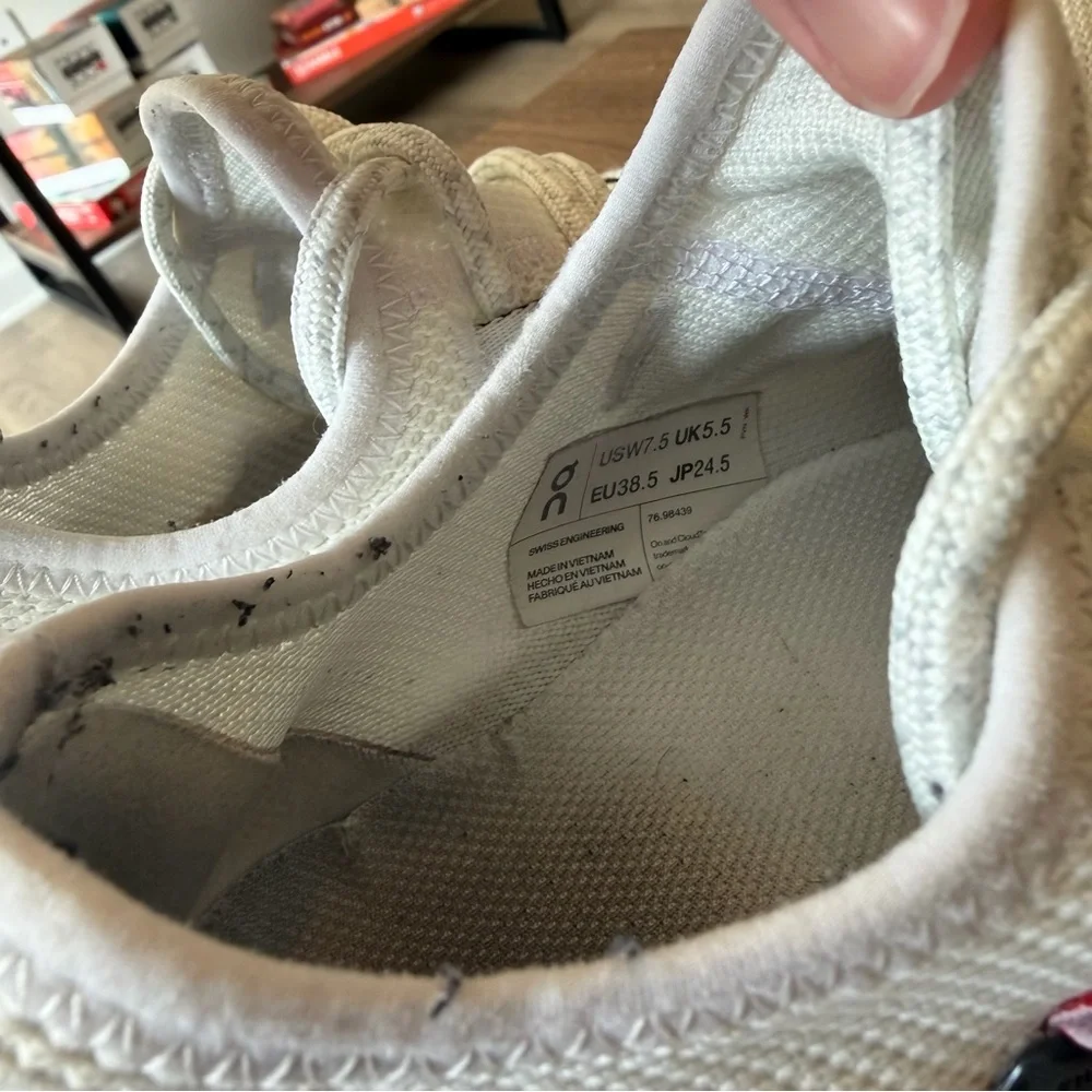 On Running On Cloudeasy, Undyed-White/Black - Picture 6 of 7